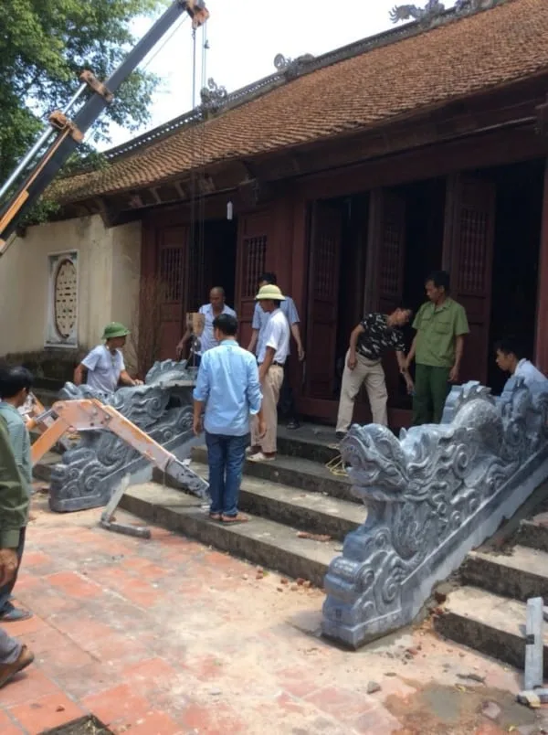 Mẫu Con Rồng Đá
