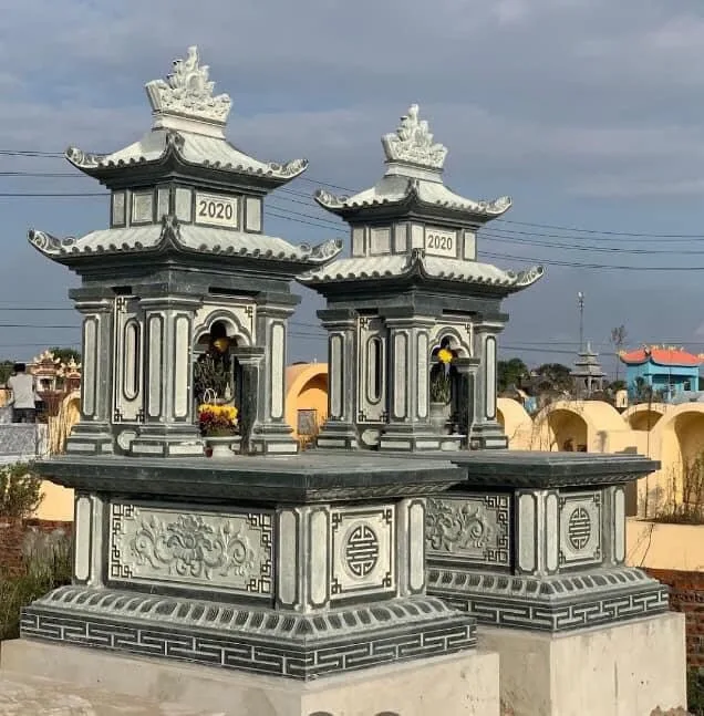 Mộ 3 đao đá xanh rêu