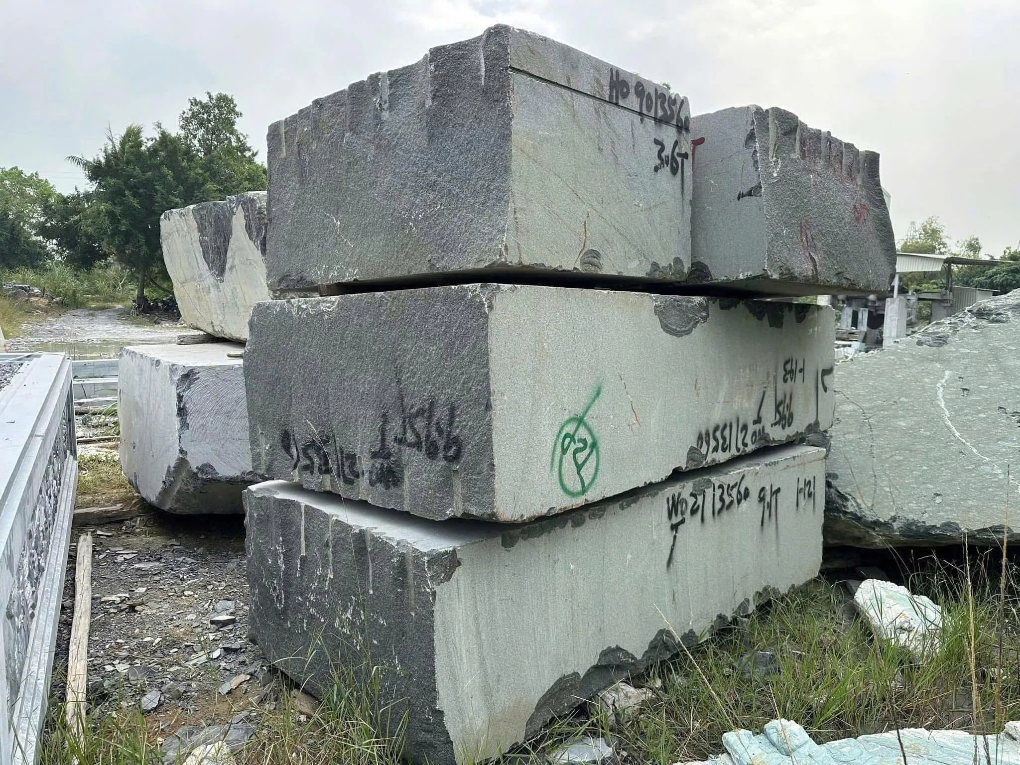 Mộ đá Granite Ấn Độ